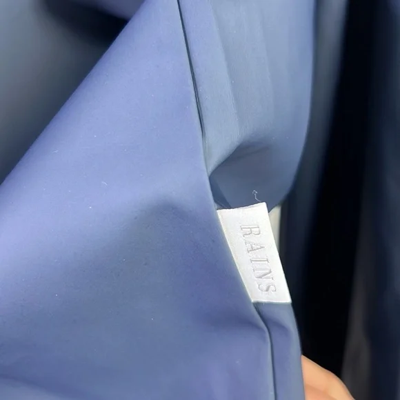 RAINS UNISEX  HOODED RAIN JACKET NAVY SZ L/XL - Picture 8 of 14